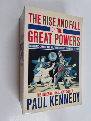 Paul M. Kennedy : The Rise and Fall of the Great Powers -...