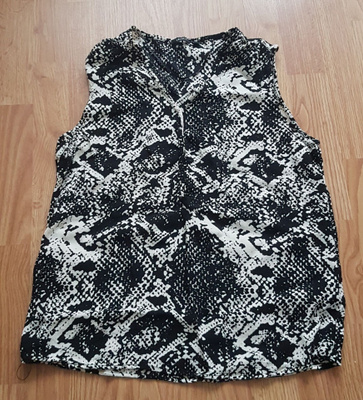 Hyvä/uusi vaatepaketti koko L