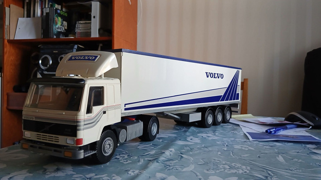Emek Volvo FL10 Puoliperä rekka
