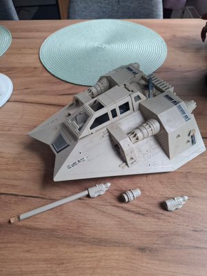Kenner Star Wars: Rebel Armored Snowspeeder (1980) + osia