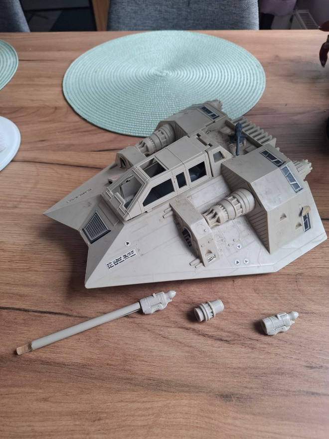 Kenner Star Wars: Rebel Armored Snowspeeder (1980) + osia