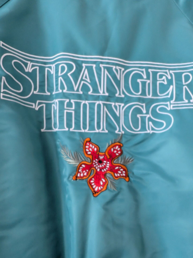 Stranger Things takki, Karl Kani. UUSI