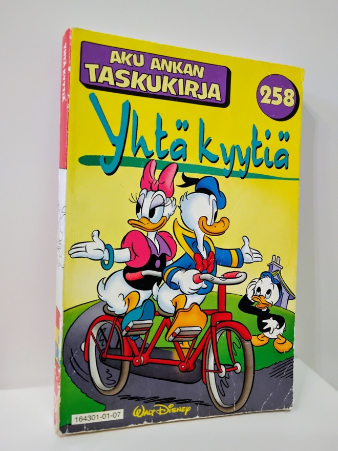 Yhtä kyytiä - Aku Ankka taskukirja 258 (1.p)