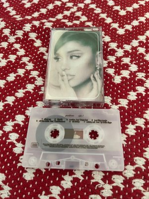 Ariana Grande - Positions c-kasetti
