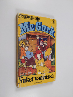 E. W. Hildick : Nuket vaarassa