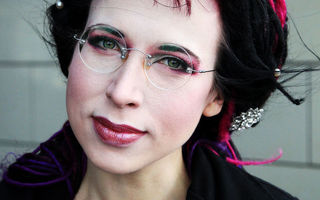 Sofi Oksanen lehtileikkeitä