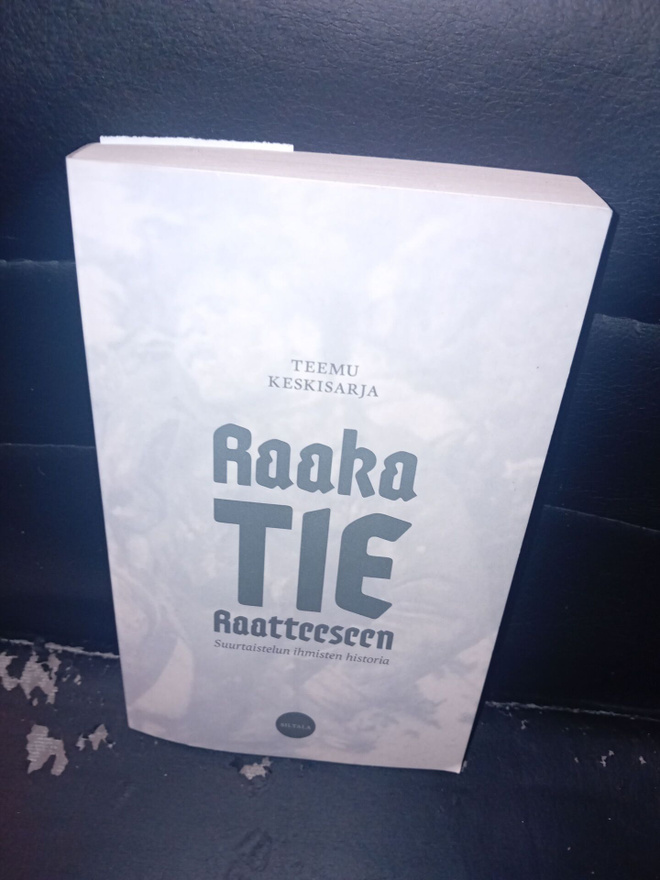 Keskisarja  : Raaka tie Raatteeseen ( SIS POSTIKULU )