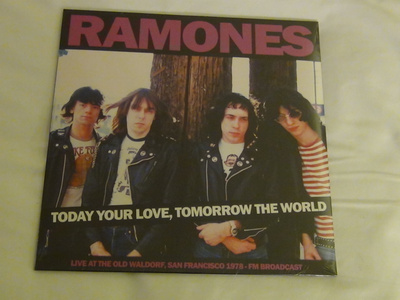 Ramones Today your love, tomorrow the world lp muoveissa