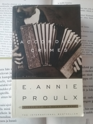 E. Annie Proulx - Accordion Crimes (paperback)