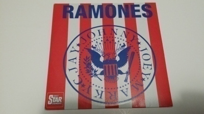 Ramones CD 7 biisiä. Pahvikotelossa