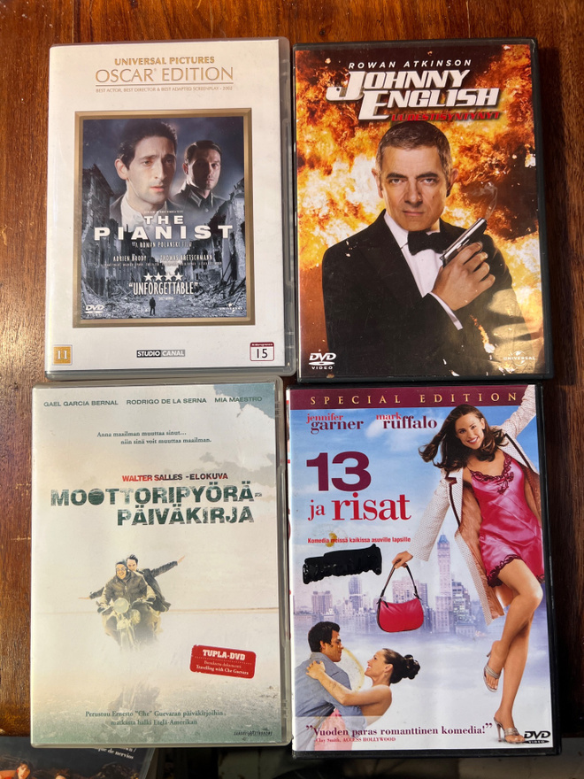 Dvd-levyjä 32kpl elokuvia