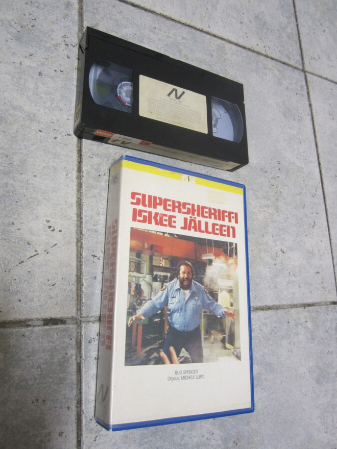 Supersheriffi Iskee Jälleen (1980) VHS