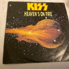 Kiss - Heaven’s on fire (7”) - pikkukuva 1