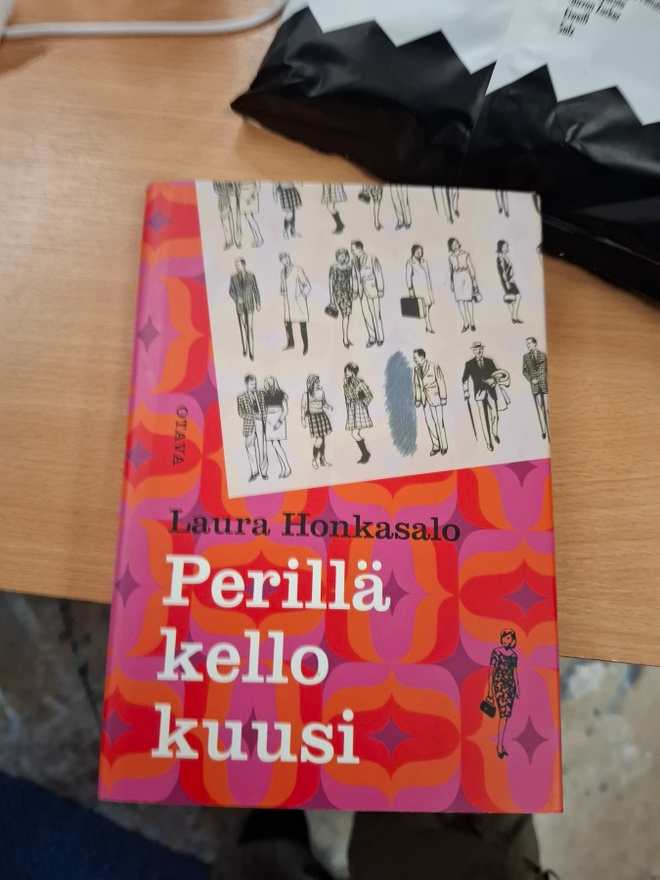 Laura Honkasalo Perillä kello kuusi