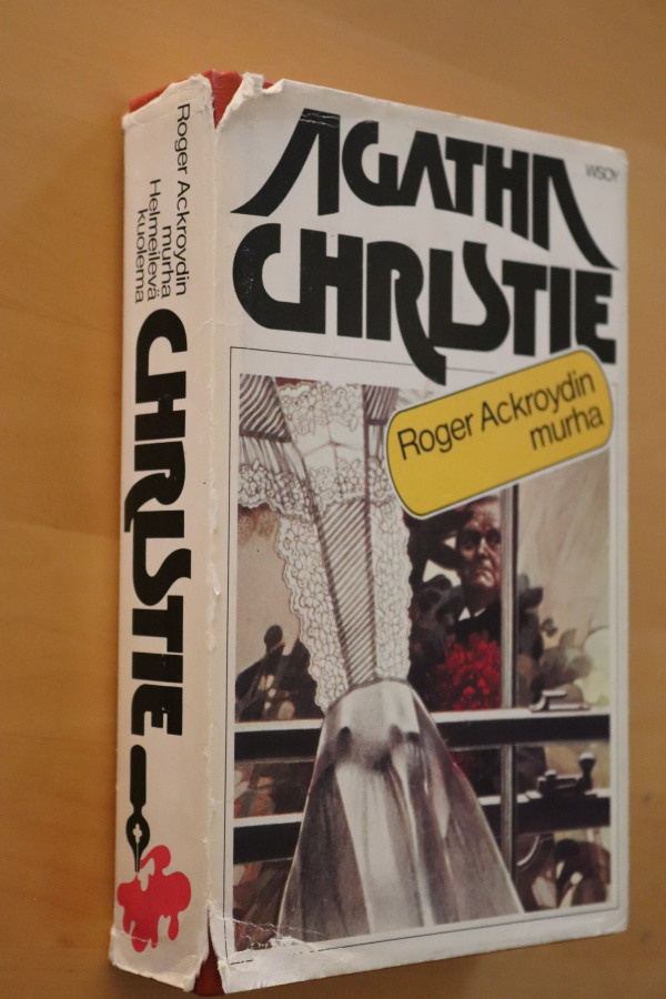 Agatha Christie : Roger Ackroydin murha / Helmeilevä kuolema