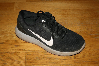Nike pronaatiotuetut juoksulenkkarit 39 (n. 25 cm)