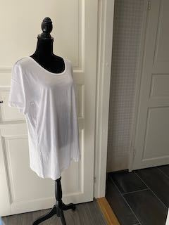 NOVITA  **Valkoinen T-paita**, XL
