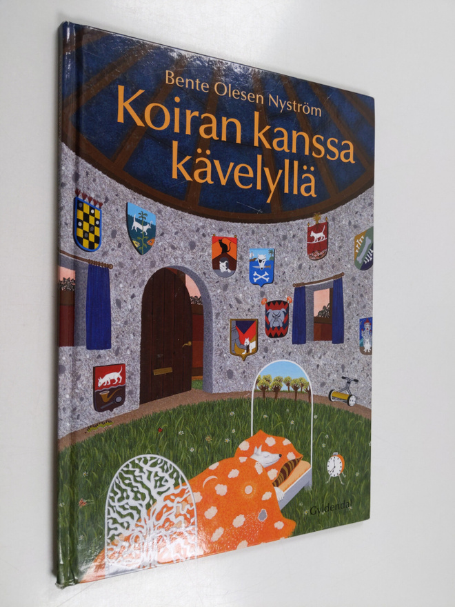 Bente Olesen Nyström : Koiran kanssa kävelyllä