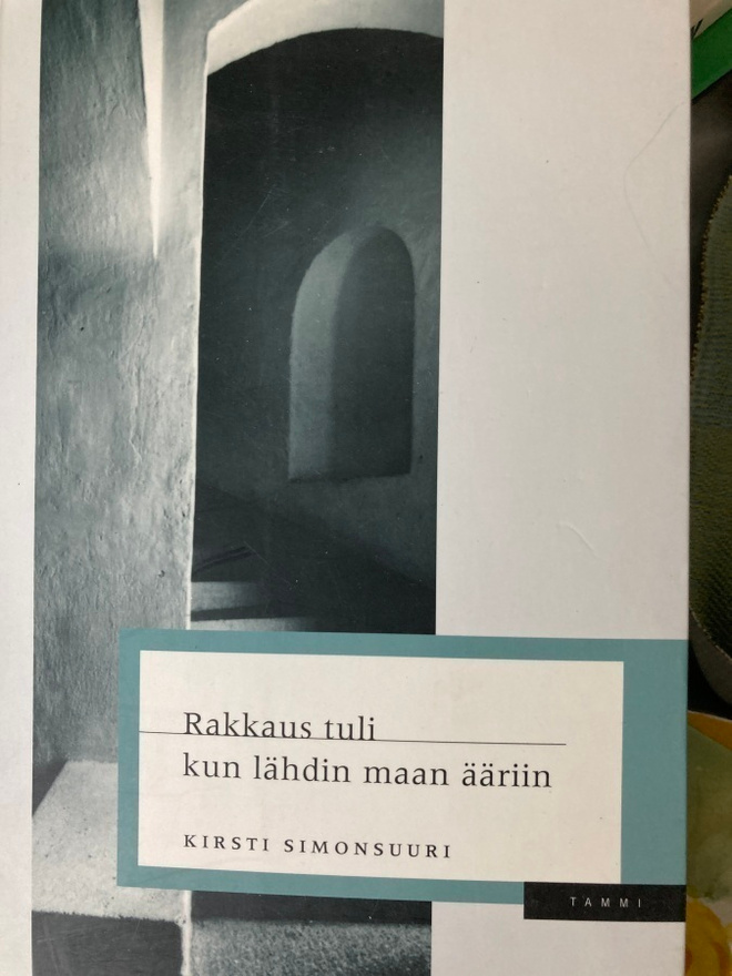 KIRSTI SIMONSUURI: RAKKAUS TULI KUN LÄHDIN MAAN ÄÄRIIN