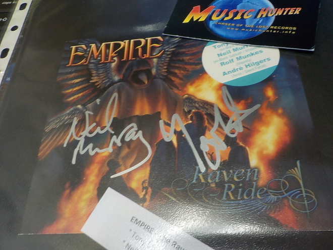 EMPIRE - RAVEN RIDE KANSILEHTI KAHDELLA NIMMARILLA