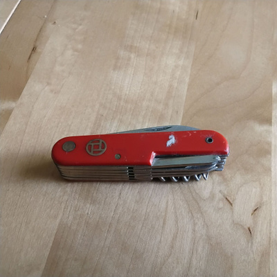Monitoimipuukko