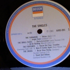 THE SINGLES :: 8-ARTISTS 16-SONGS :: VINYYLI LP :: 1981 - pikkukuva 4
