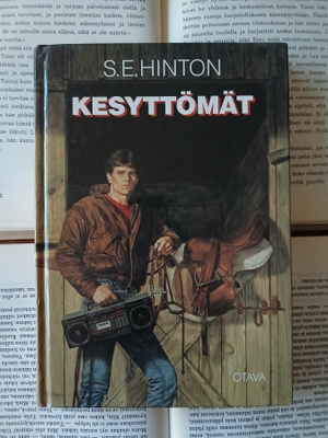 S.E. Hinton - Kesyttömät (sid.)