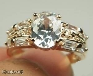 18 ..14K Kulta White Sapphire Kaunis .. Sormus