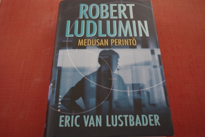 Robert Ludlum /Eric Van Lustbader: Medusan perintö (2008)