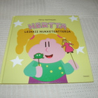 Niina Veittikoski Hertta leikkii nukketeatteria - pikkukuva 1