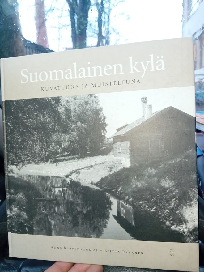 Kirveennummi : Suomalainen kylä ( SIS POSTIKULU  )