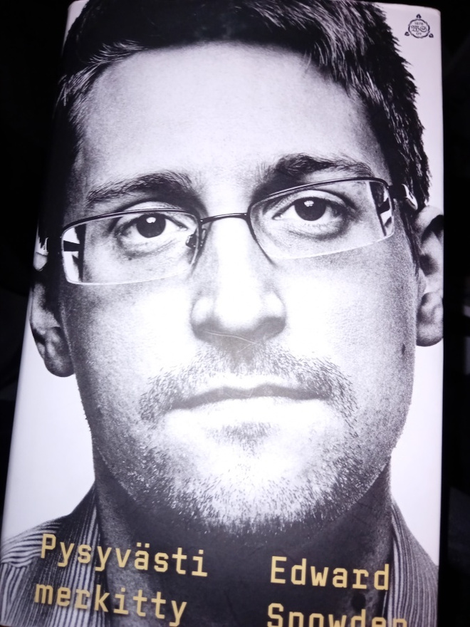 Edward Snowden : Pysyvästi merkitty ( SIS POSTIKULU  )