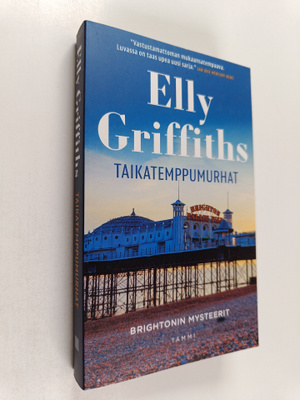 Elly Griffiths : Taikatemppumurhat