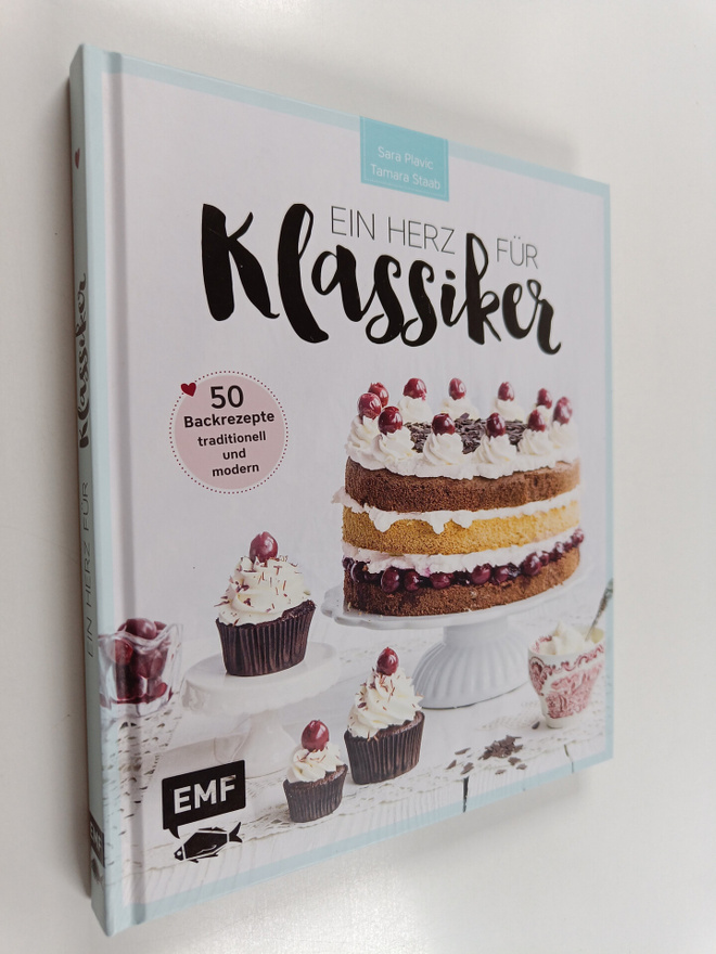 Sara Plavic ym. : Ein Herz fur Klassiker : 50 Backrezepte...