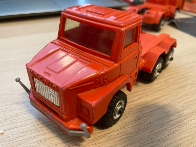 Scania kuorma-auto noin 1/43 pienoismalli. Tehty Kreikassa!