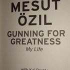 k, Mesut Ozil: Gunning for Greatness: My Life - pikkukuva 4