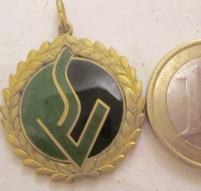 VANHA Merkki Jetoni Urheilu SV Mestari Messinkiä Emali 1949