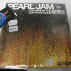 PEARL JAM - LIVE FROM ALPINE VALLEY 2011 7'' SINGLE M-/M- - pikkukuva 1