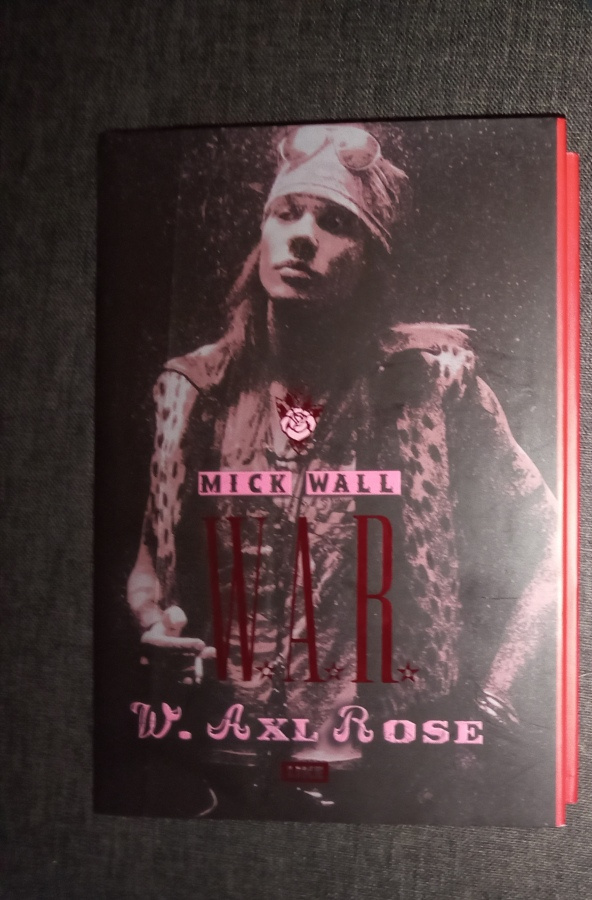 Kirja WAR Axl Rose Guns n Roses elämäkerta