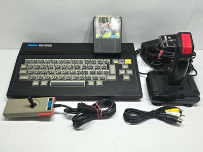 Sega SC-3000 Personal Computer + 2 ohjainta + peli [1]
