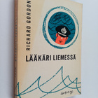 Richard Gordon : Lääkäri liemessä - pikkukuva 1
