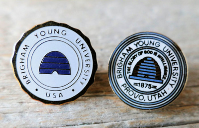 BYU Brigham Young University, USA  yliopiston pinssi 2 kpl