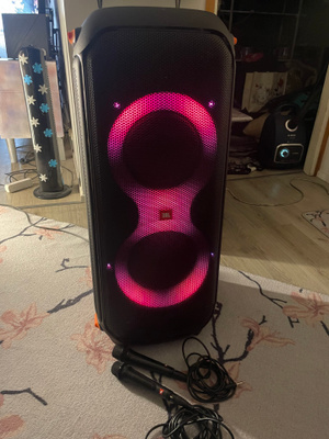 JBL 710 partybox+2 langallista mikkiä.