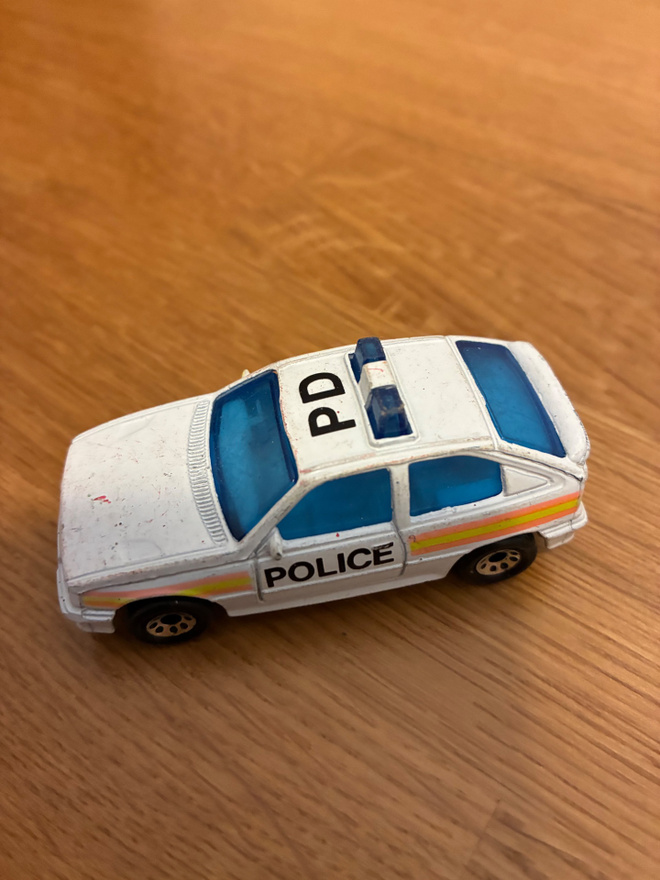 Opel Kadett Police pikkuauto 1/64