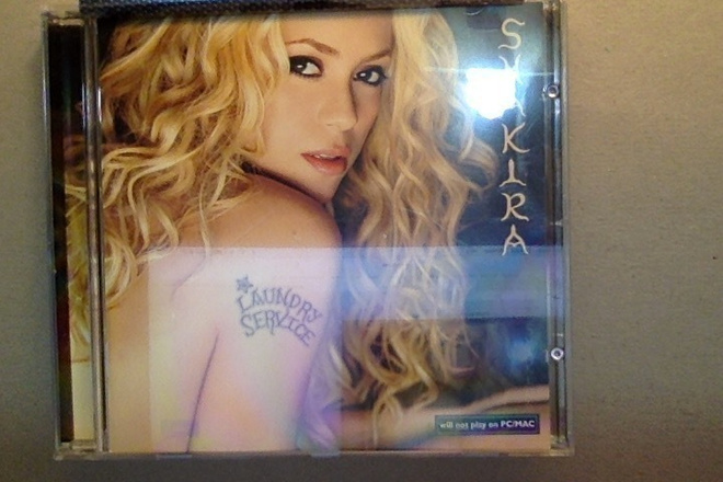 SHAKIRA  ::  LAUNDRY SERVICE  ::  CD  ALBUM    2001