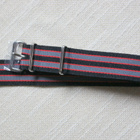 NATO -  22mm " Bond " tyylinen musta/harmaa/punainen ranneke - pikkukuva 3