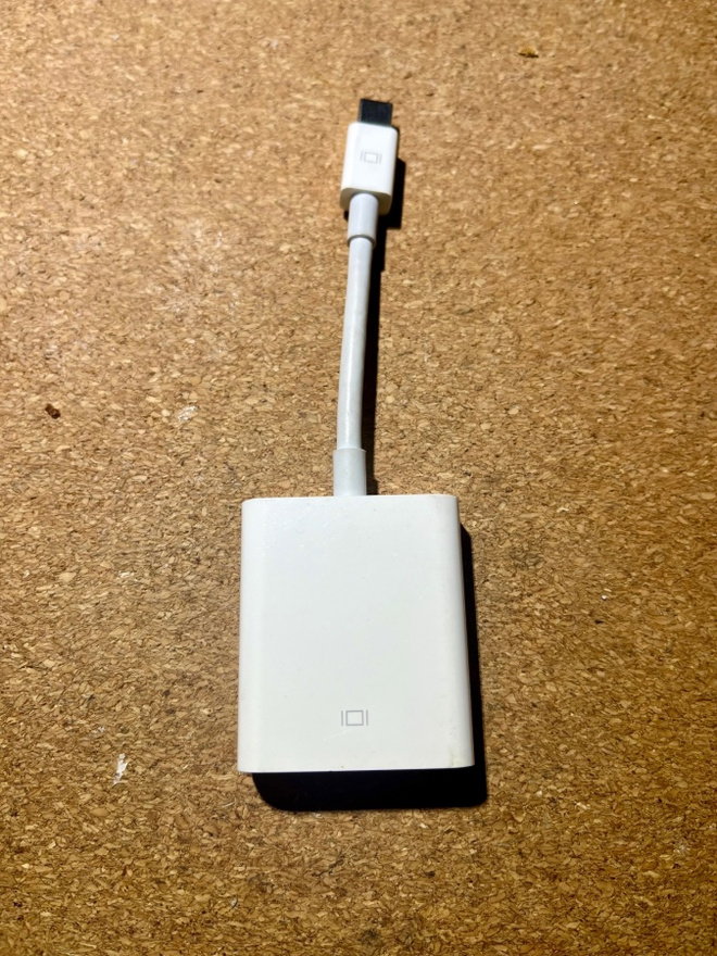 Apple Mini DisplayPort to VGA Adapter A1307