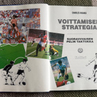 VOITTAMISEN STRATEGIA Charles Hughes 1992 - pikkukuva 2