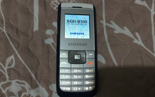 Puhelin Samsung melkein uusi ihan ehjä