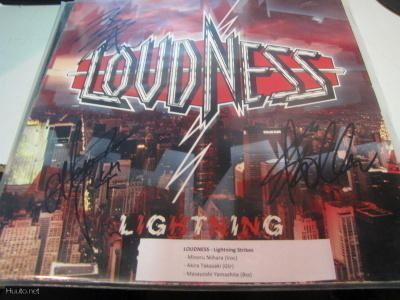 LOUDNESS - LIGHTNING LP KOLMELLA NIMMARILLA